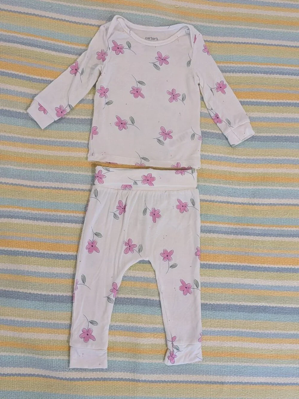 🛍️ BUNDLE ONLY •  Girl's Carter's floral print set size 9 months